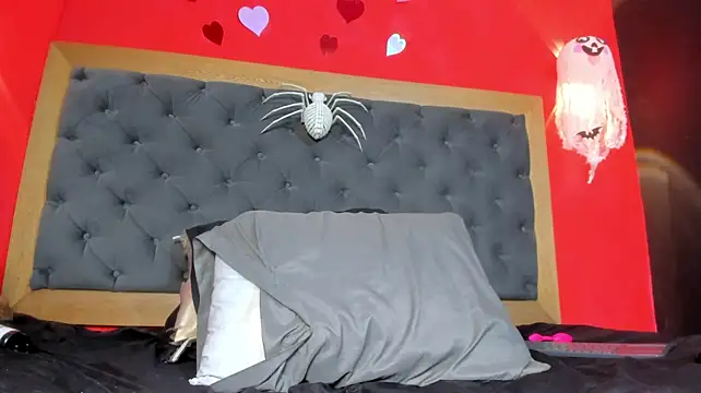 YayaHilton live cam on StripChat