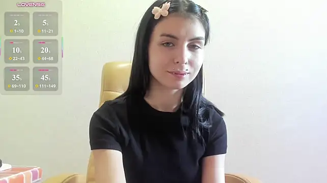 ErlinaBuoy live cam on StripChat