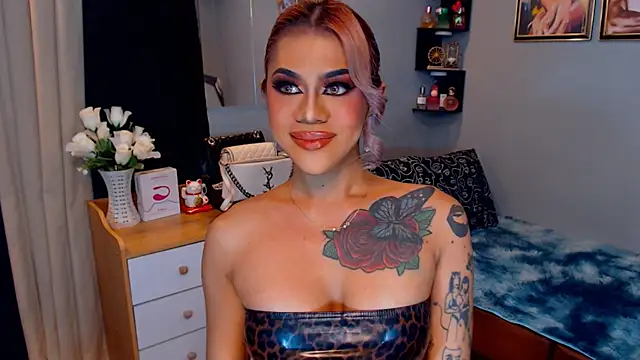 StellaStrong30 live cam on StripChat