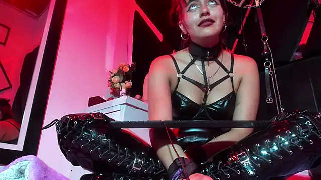 Kinky_Dolll
