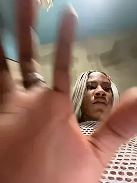 Yvonne_yeleaneee webcam