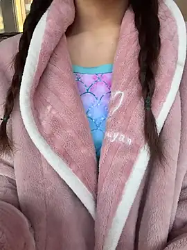 zhenzhu443 live cam on StripChat