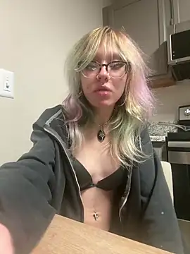 simplyobsessedwher live cam on StripChat