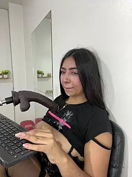 cherry_skinnyy_ live cam on StripChat