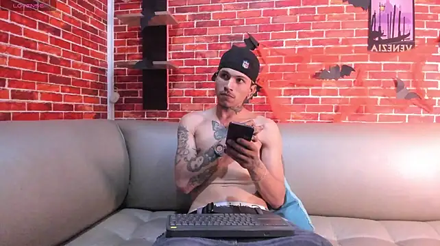 Valentino_knox1 live cam on StripChat