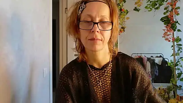 LioraWeiss live cam on StripChat