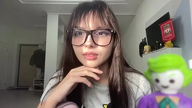 LuellaSerpas live cam on StripChat