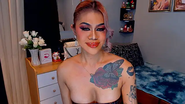 StellaStrong30 live cam on StripChat