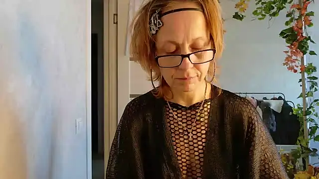 LioraWeiss live cam on StripChat