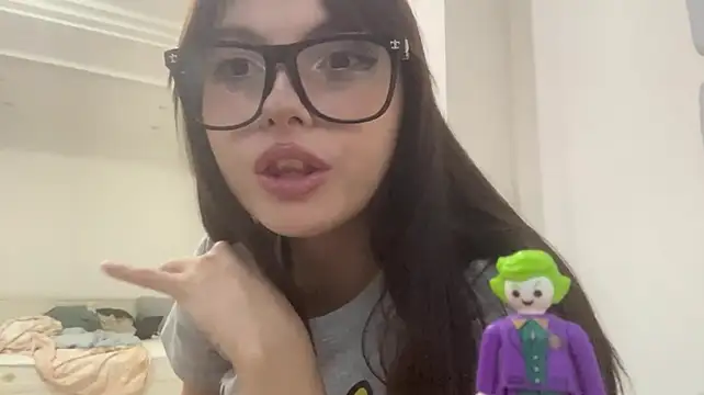 LuellaSerpas live cam on StripChat