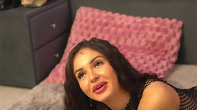 LilaRoses live cam on StripChat