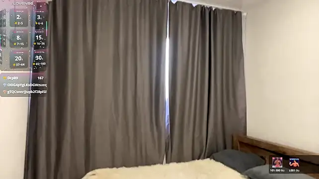 Eniamhaaaaa live cam on StripChat