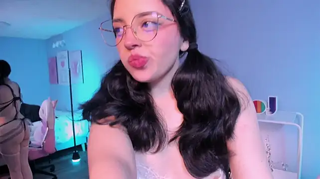 Nina_Thomps