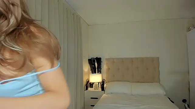 Lovable_with_bigsurprise live sex cam