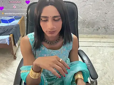 LuvLayla live cam on StripChat