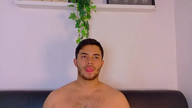 TylerWest_ live cam on StripChat