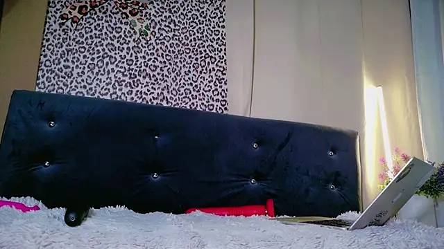 GoddessSolenne live cam on StripChat