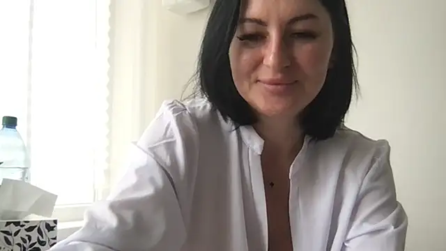 Snezhka_small live cam on StripChat