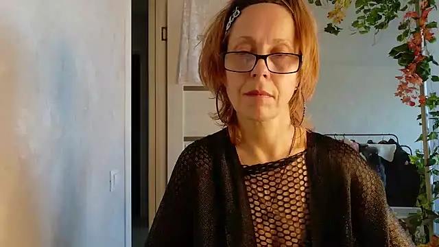 LioraWeiss live cam on StripChat