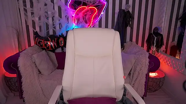 KylieJoyys live cam on StripChat