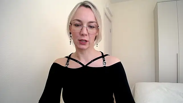 Ava_Elior live cam on StripChat