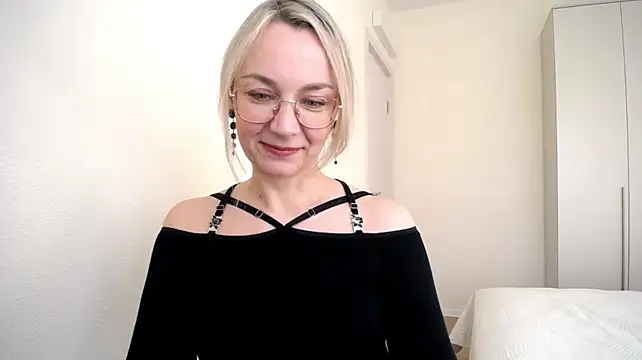 Ava_Elior webcam