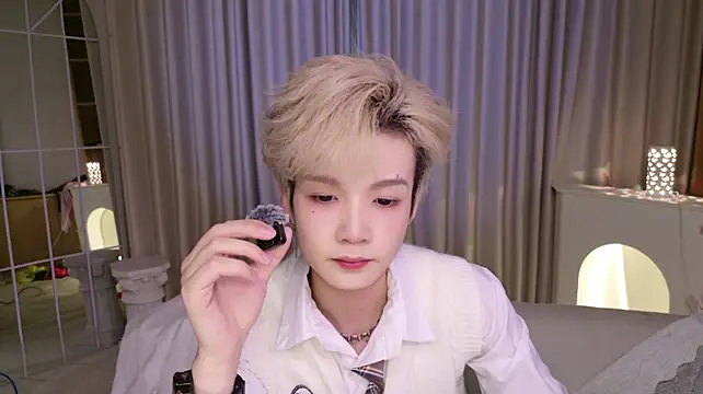 XiaoHuiHui-111 live cam