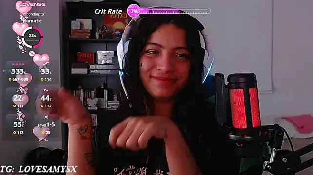 Lovelyamyy live cam on StripChat