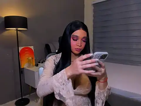 SelenaWhitmore live cam on StripChat