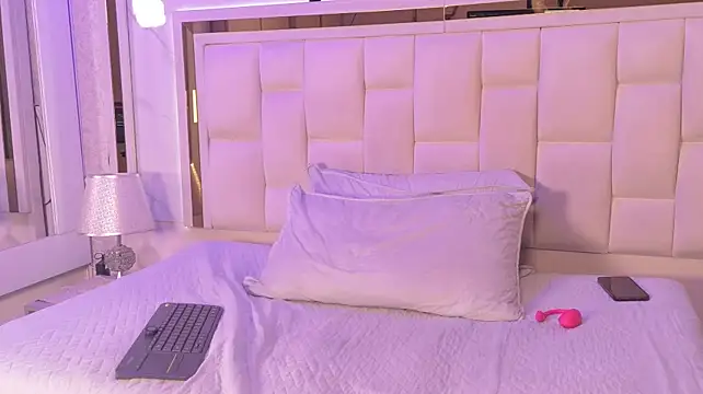 mackenzie_sm live cam on StripChat