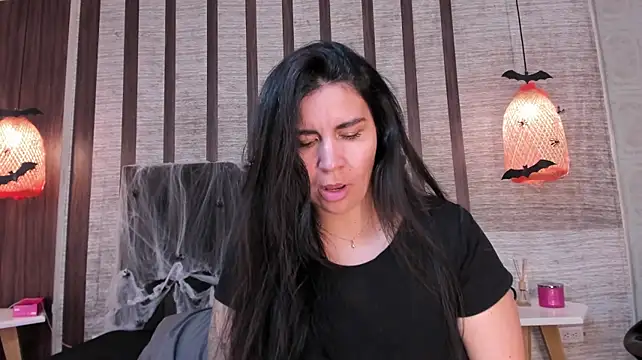 Hannah_Cross