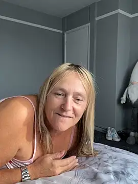 Blondnboujee53