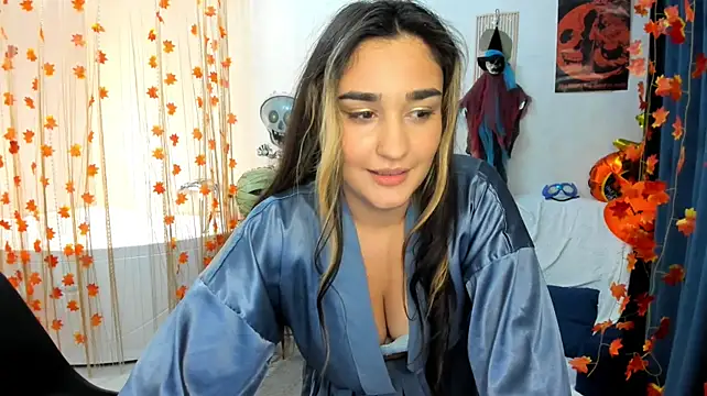 GoldenHeart_1 live cam on StripChat