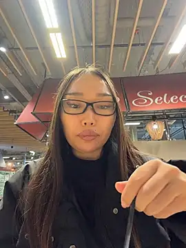 trytomakememoam live cam on StripChat