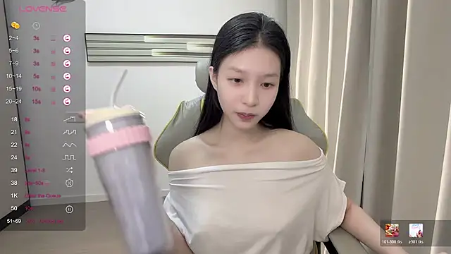 Ya--Y live cam on StripChat