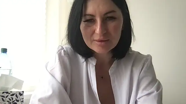Snezhka_small live cam on StripChat