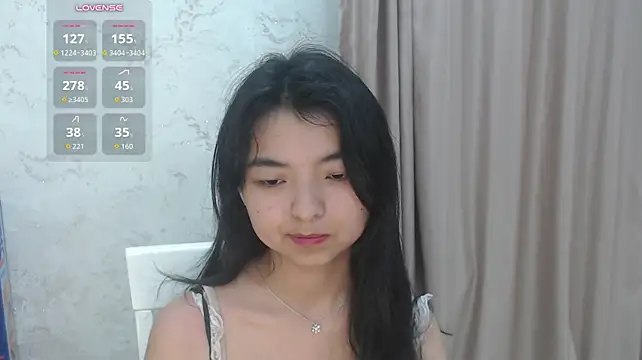 Shy_Kira live cam on StripChat