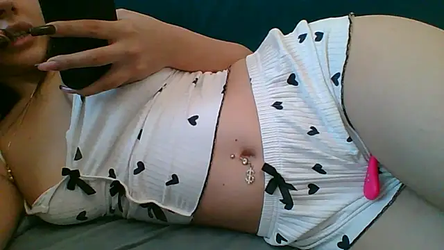 Emma_99 live cam on StripChat
