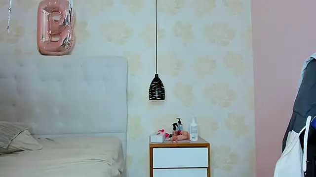 JOLIEBENSON1 live cam on StripChat