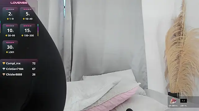 Mia_dolls18 live cam on StripChat