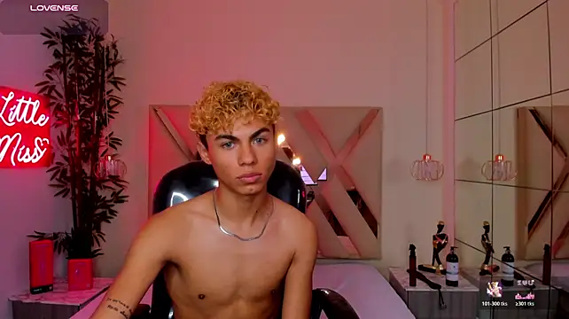 Anyelo_Twink live cam on StripChat