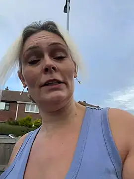 BustySwingingSlut live cam