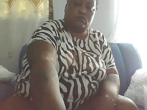 fat_ebonyqueen live cam on StripChat