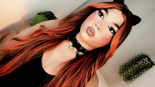 misstreslatin live cam on StripChat