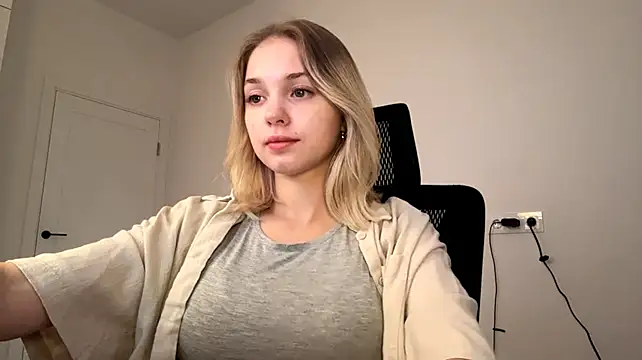 EveryoneEve live cam on StripChat