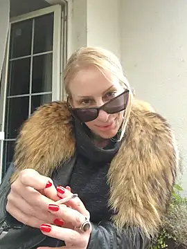 Cleo_Frost