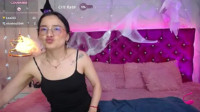 Samantha-lovve live cam on StripChat