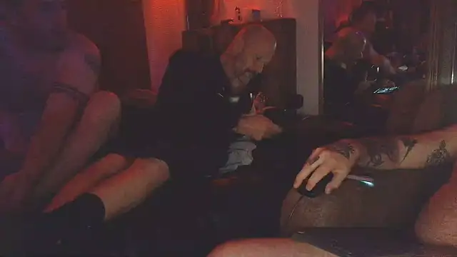 overmydadbody222 webcam