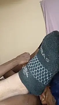8PLUSINCH35 live cam on StripChat