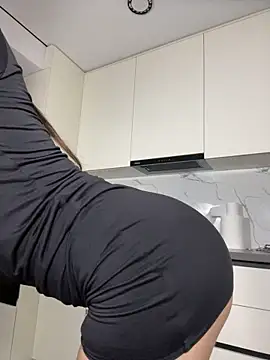 CurlyLara live sex cam